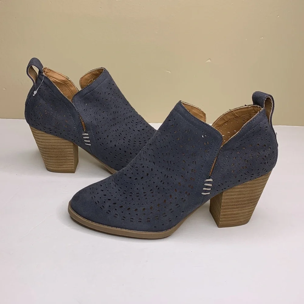 MASSINI Bootie Blue Perforated Faux Suede “DIAMOND” Block Heel Almond Toe 8.5M